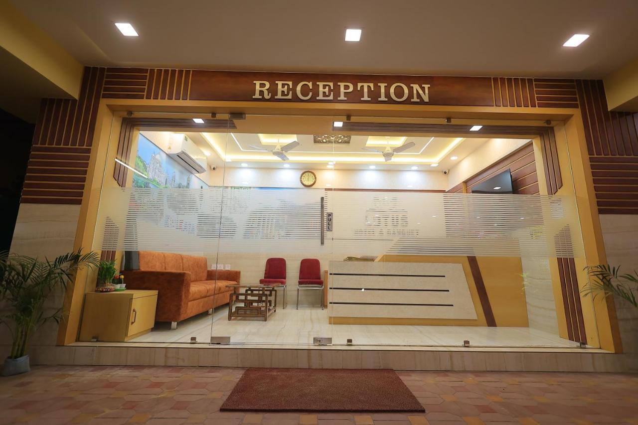 Lotus And Banquet Hotel Kolkata