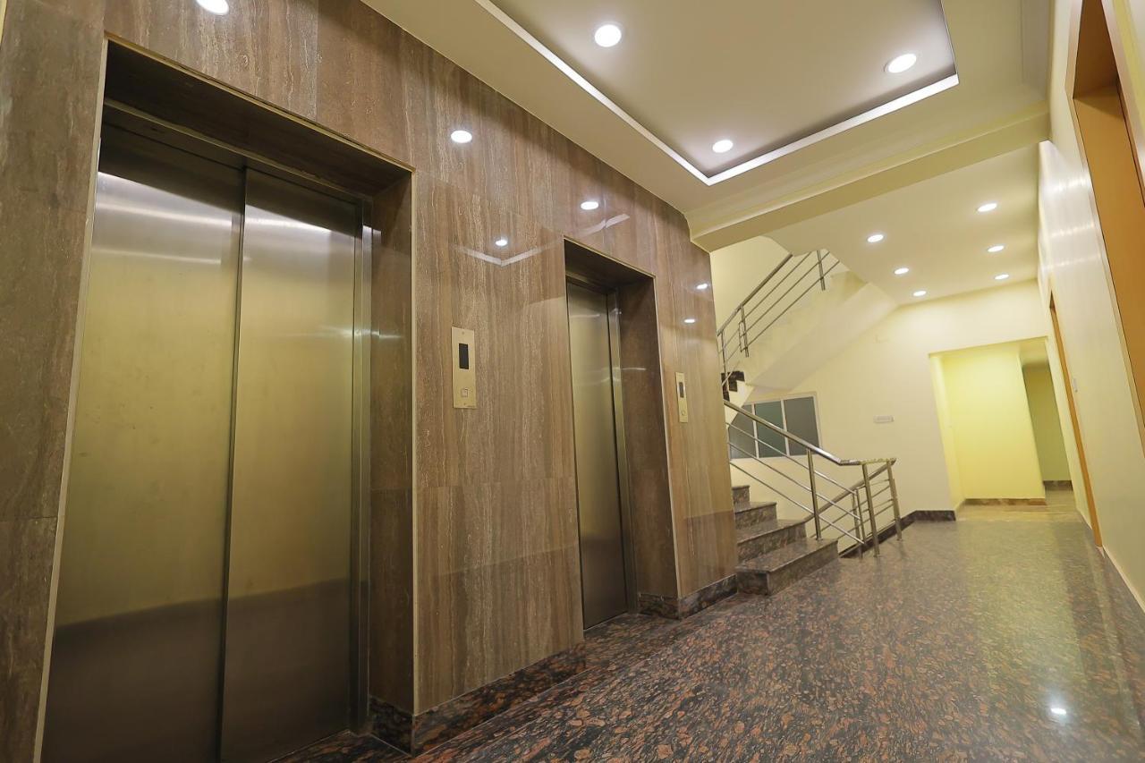 Lotus And Banquet Hotel Kolkata