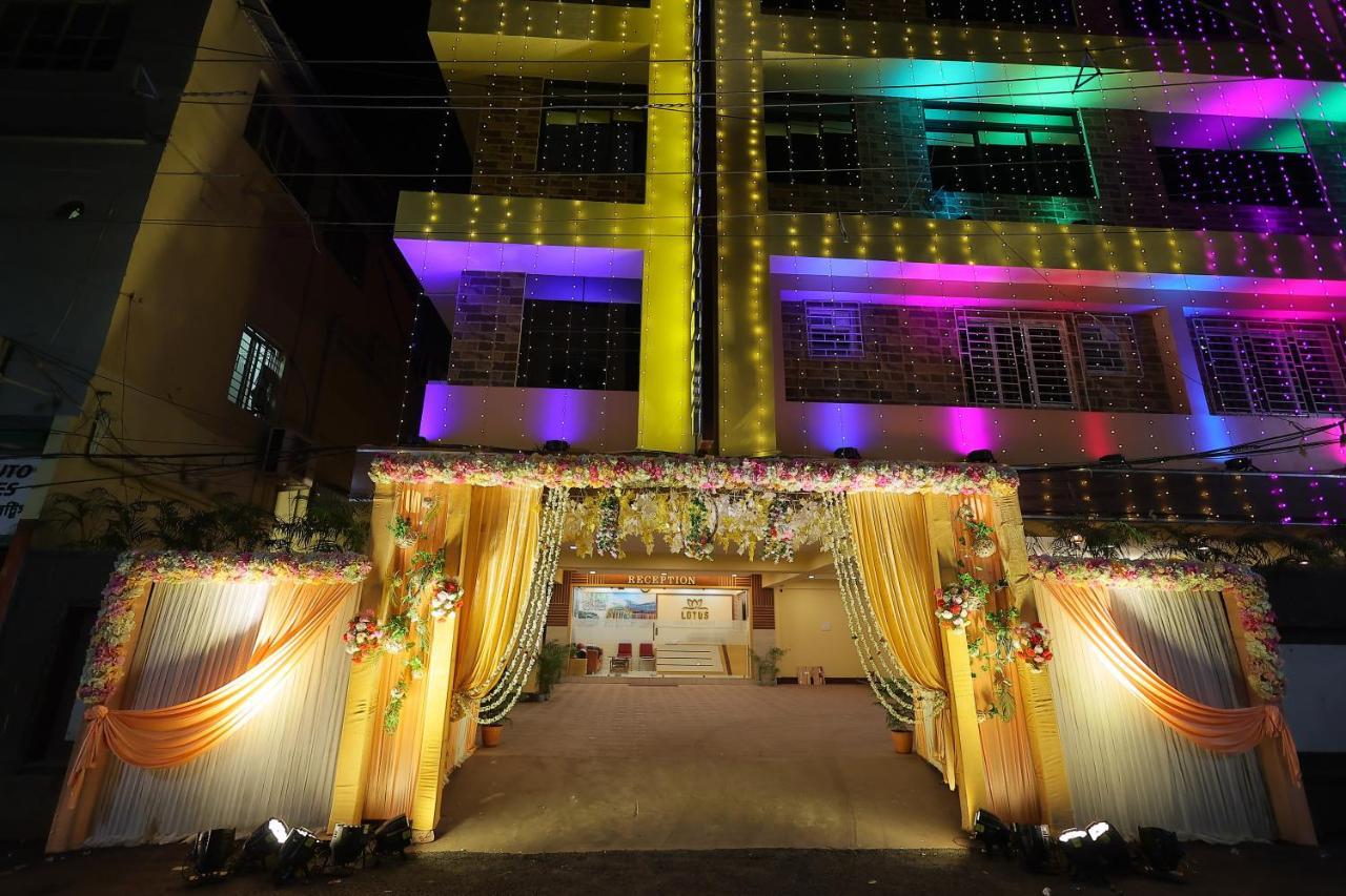 Hotel Lotus And Banquet 3*